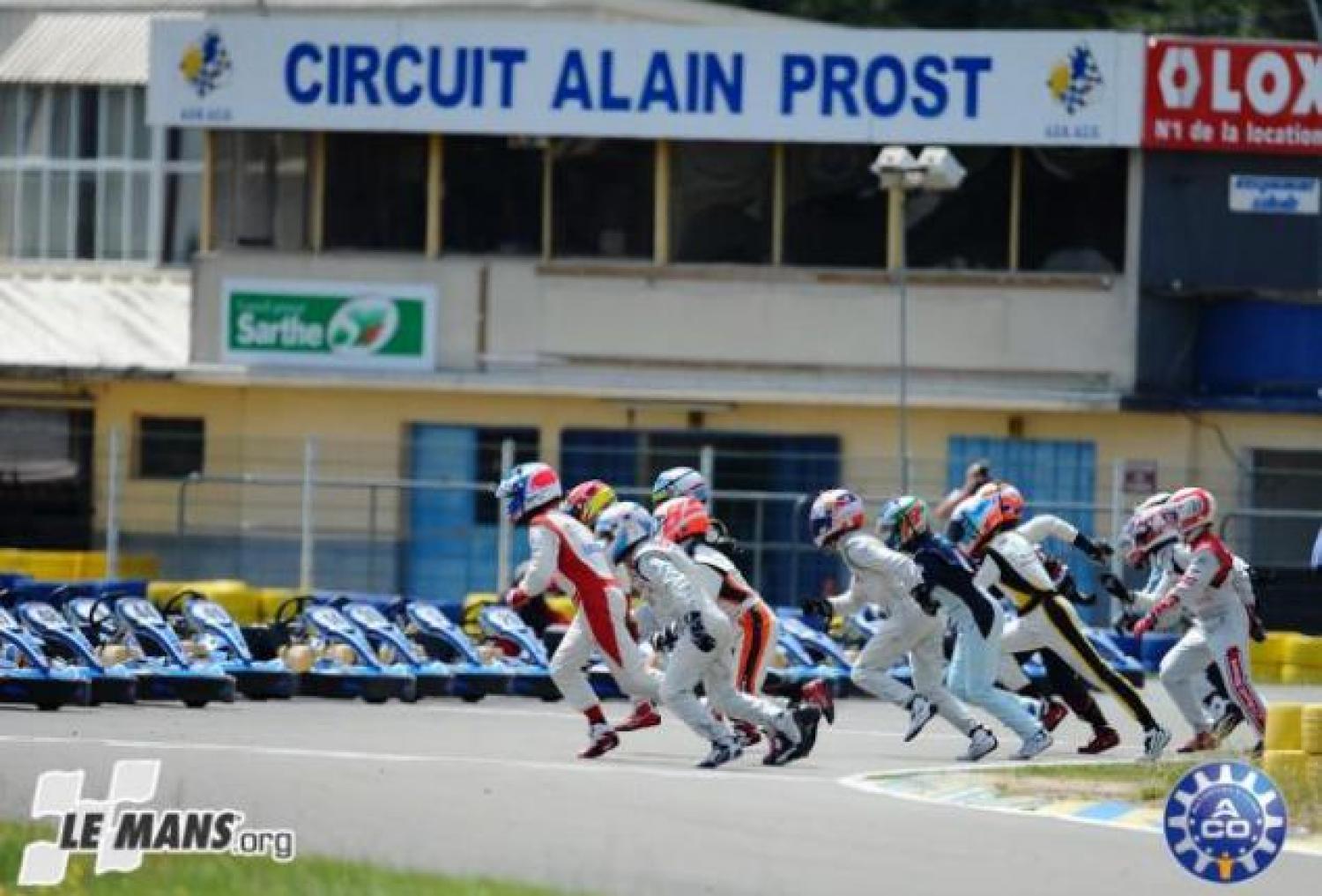Pilotes et journalistes s’affrontent en kart