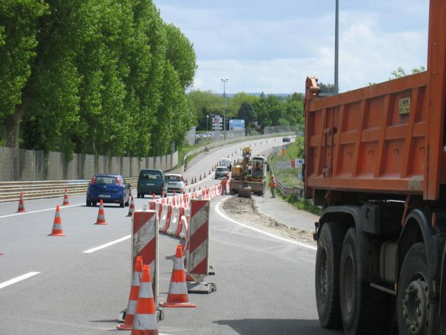 2014 24 HOURS OF LE MANS - Work continues at Tertre Rouge