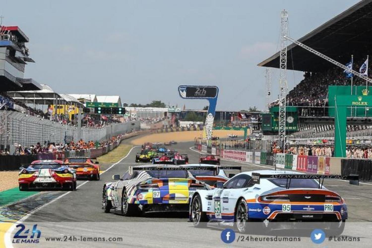 Hour 1: Porsche leads under safety car
