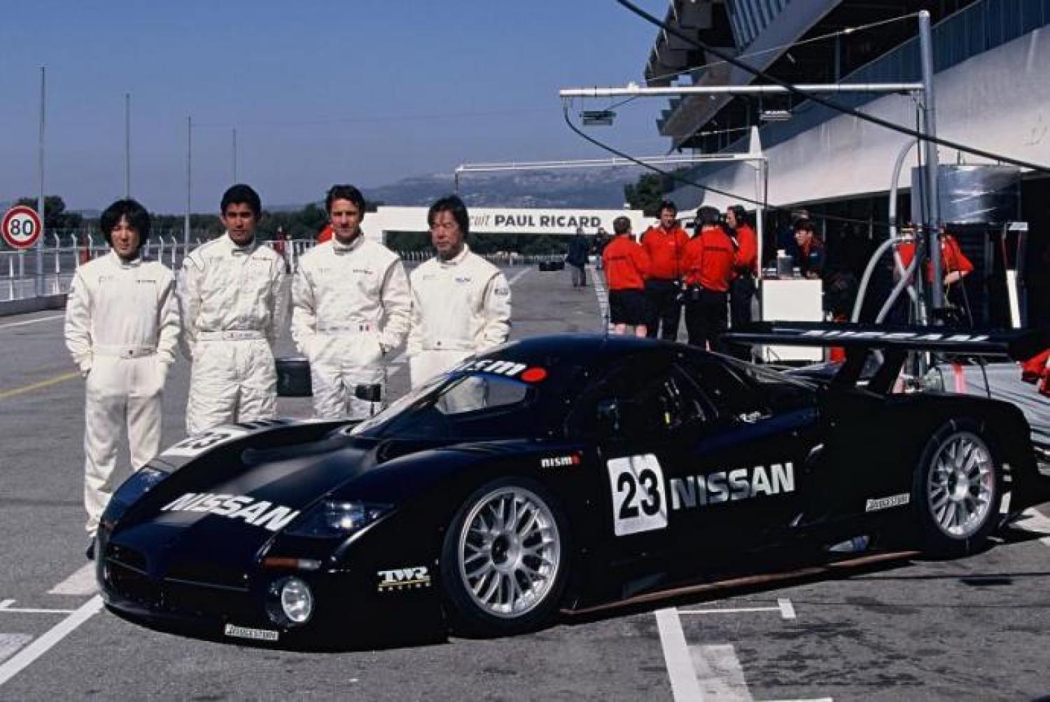 Nissan R390 GT1: enormous preparation