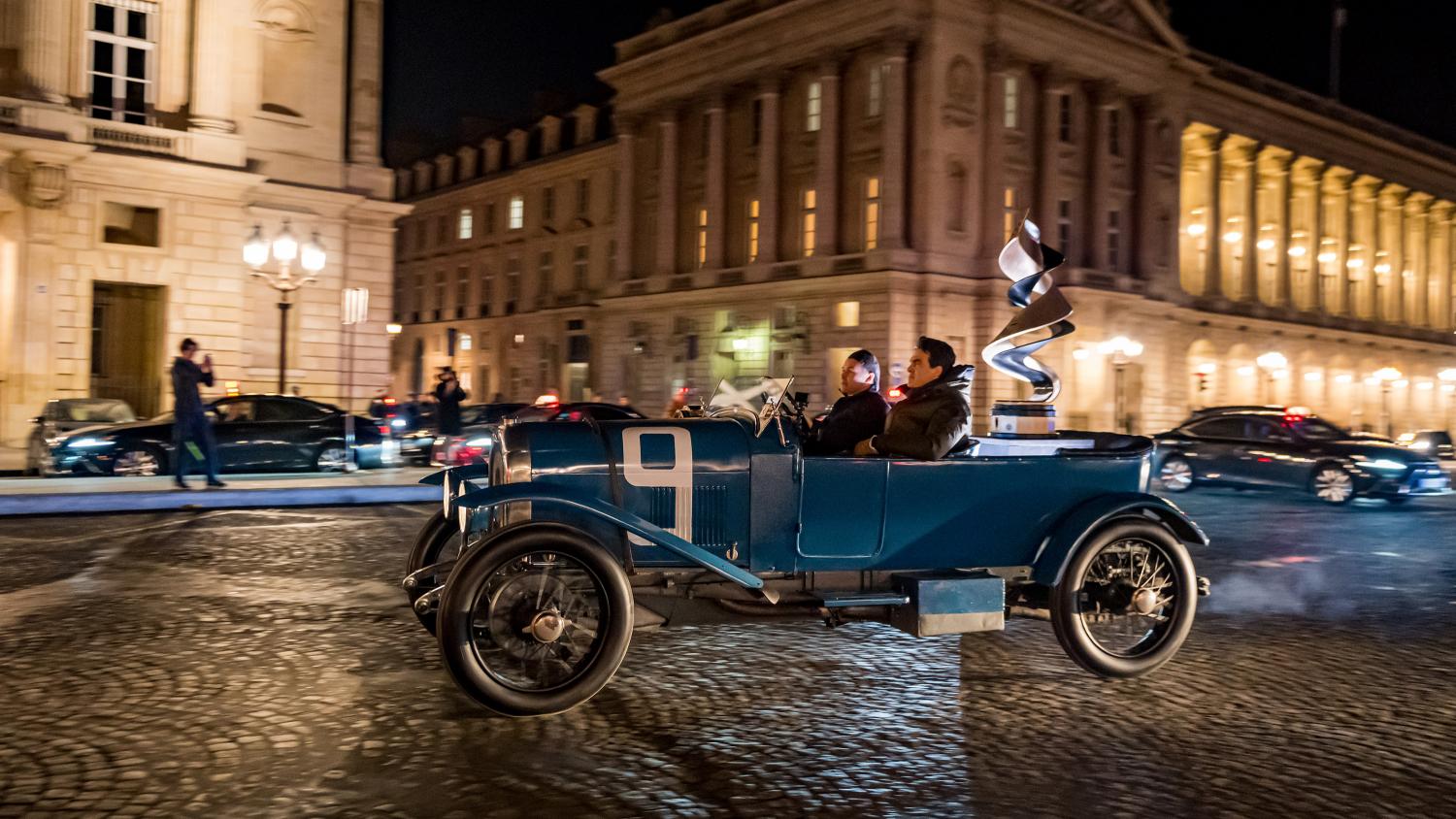 Le Centenaire des 24 Heures du Mans parade dans Paris (Diaporama)