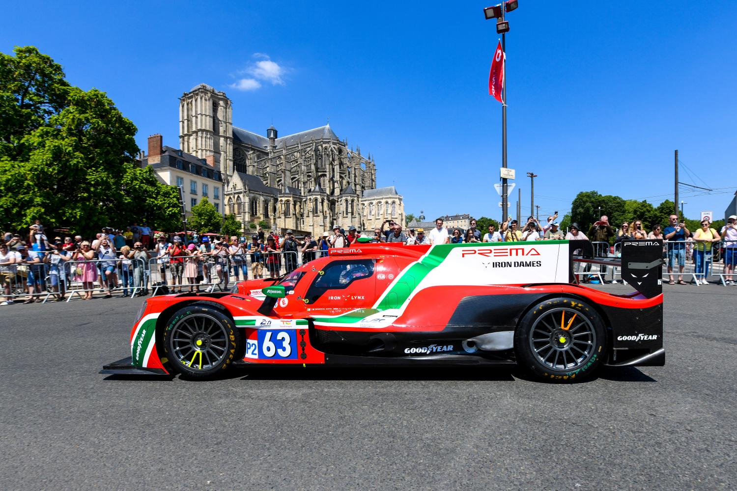 How do drivers approach their first 24 Hours of Le Mans?