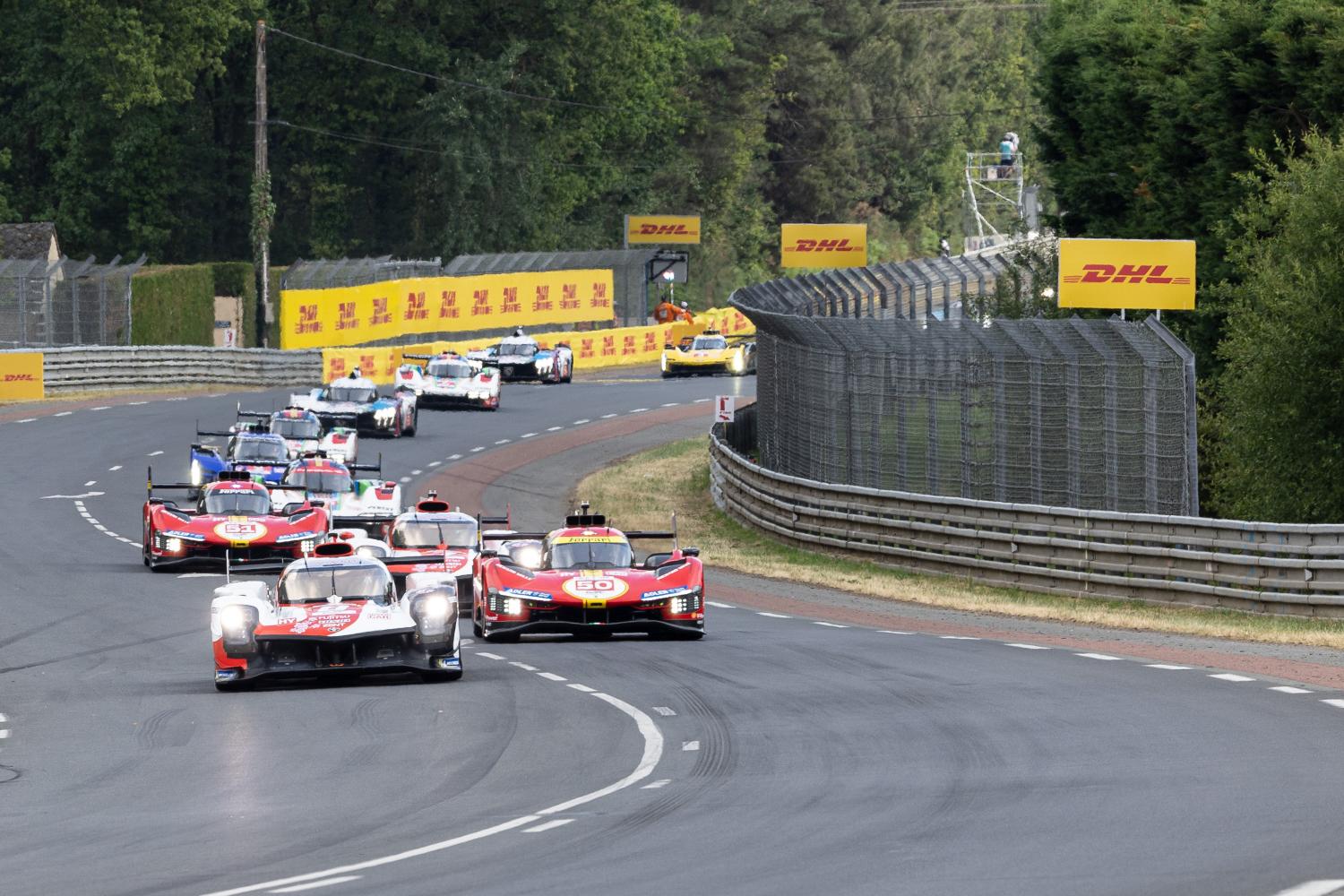 Pourquoi les 24 Heures du Mans se courent-elles sur des routes publiques ?
