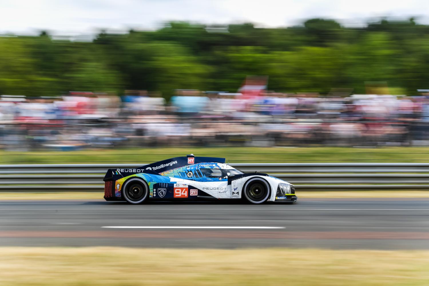 H+4 : Peugeot leader d’un début de course de folie