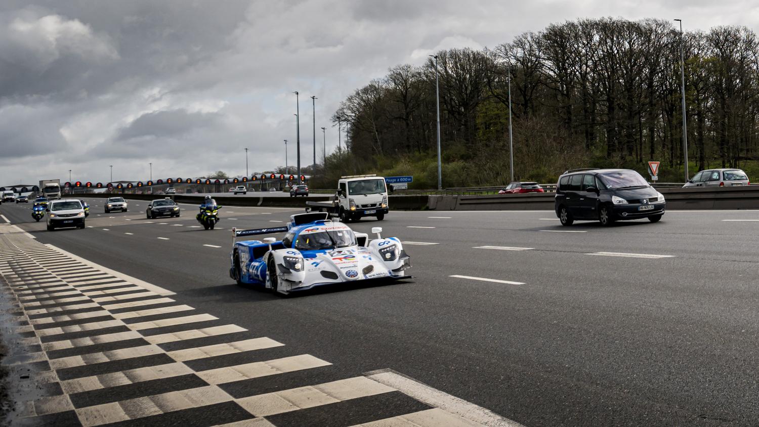 Sur l'autoroute avec la H24