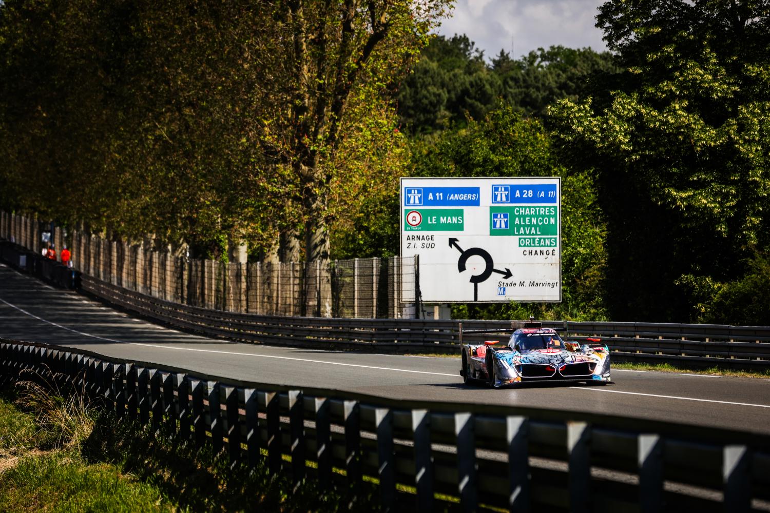 Les BMW Art Car des 24 Heures du Mans – M Hybrid V8 Julie Mehretu : la dernière née
