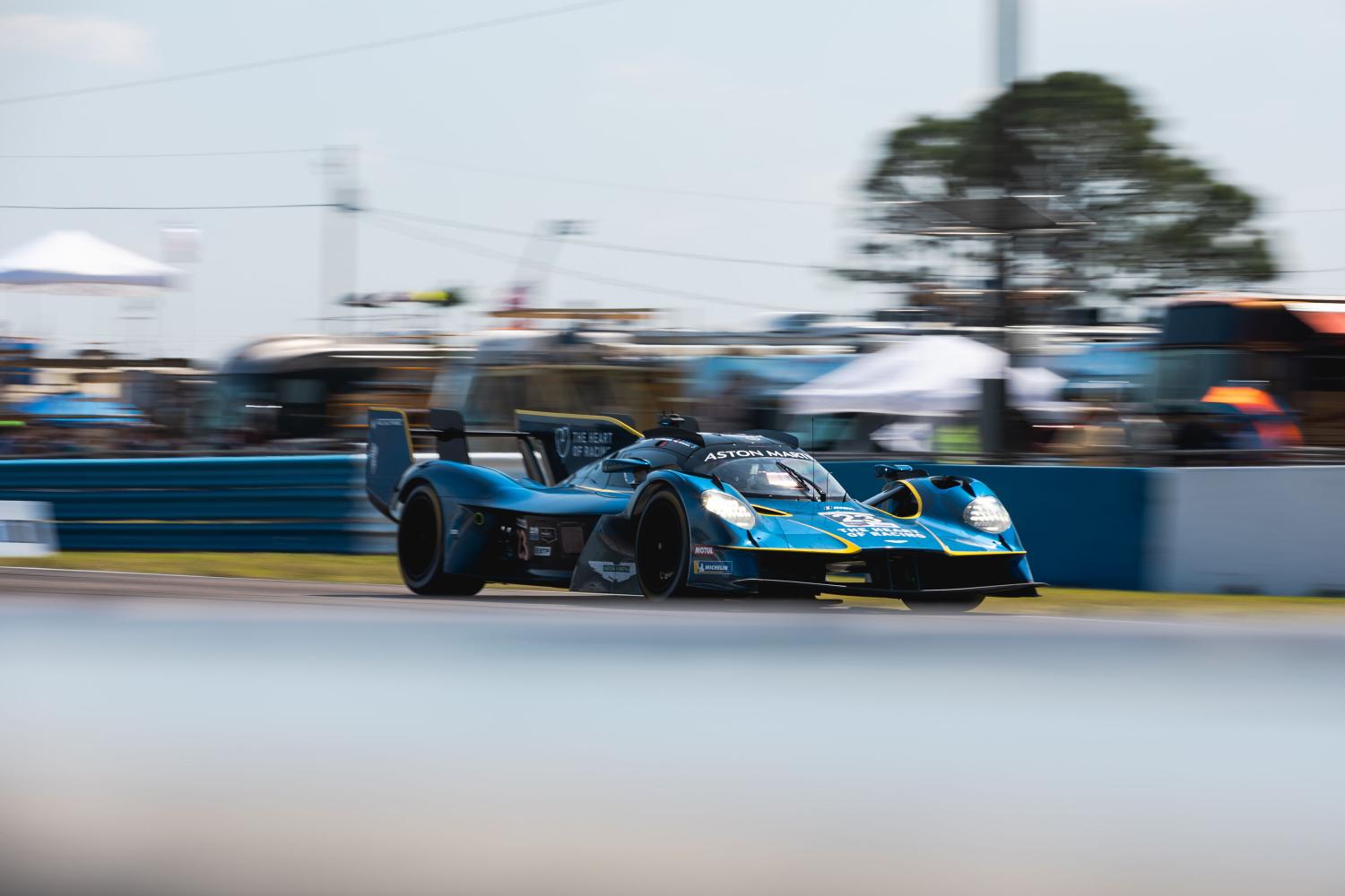 Aston Martin Valkyrie : un top 10 prometteur aux 12 Heures de Sebring
