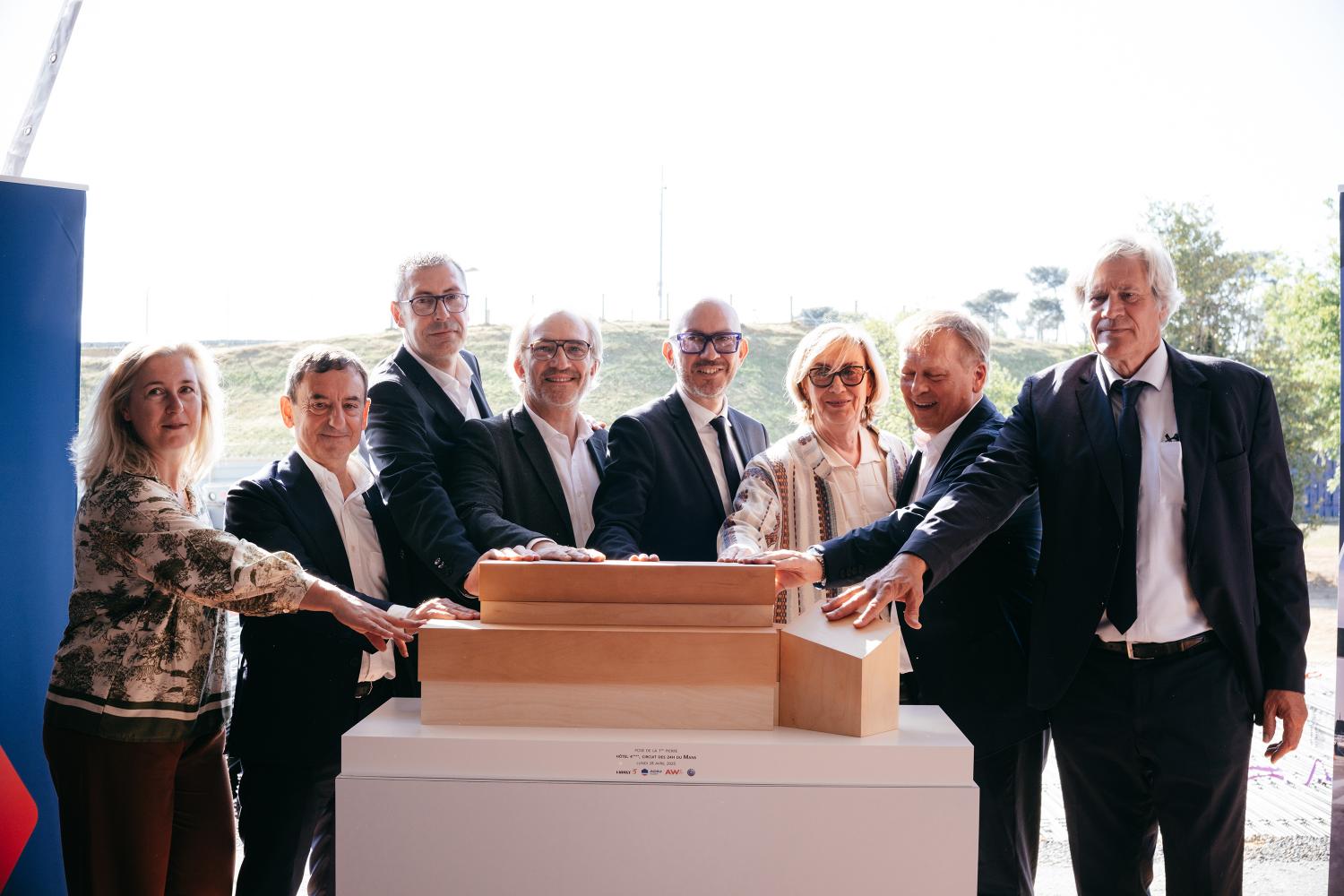 La première pierre de l'hôtel au cœur du circuit des 24 Heures du Mans a été posée