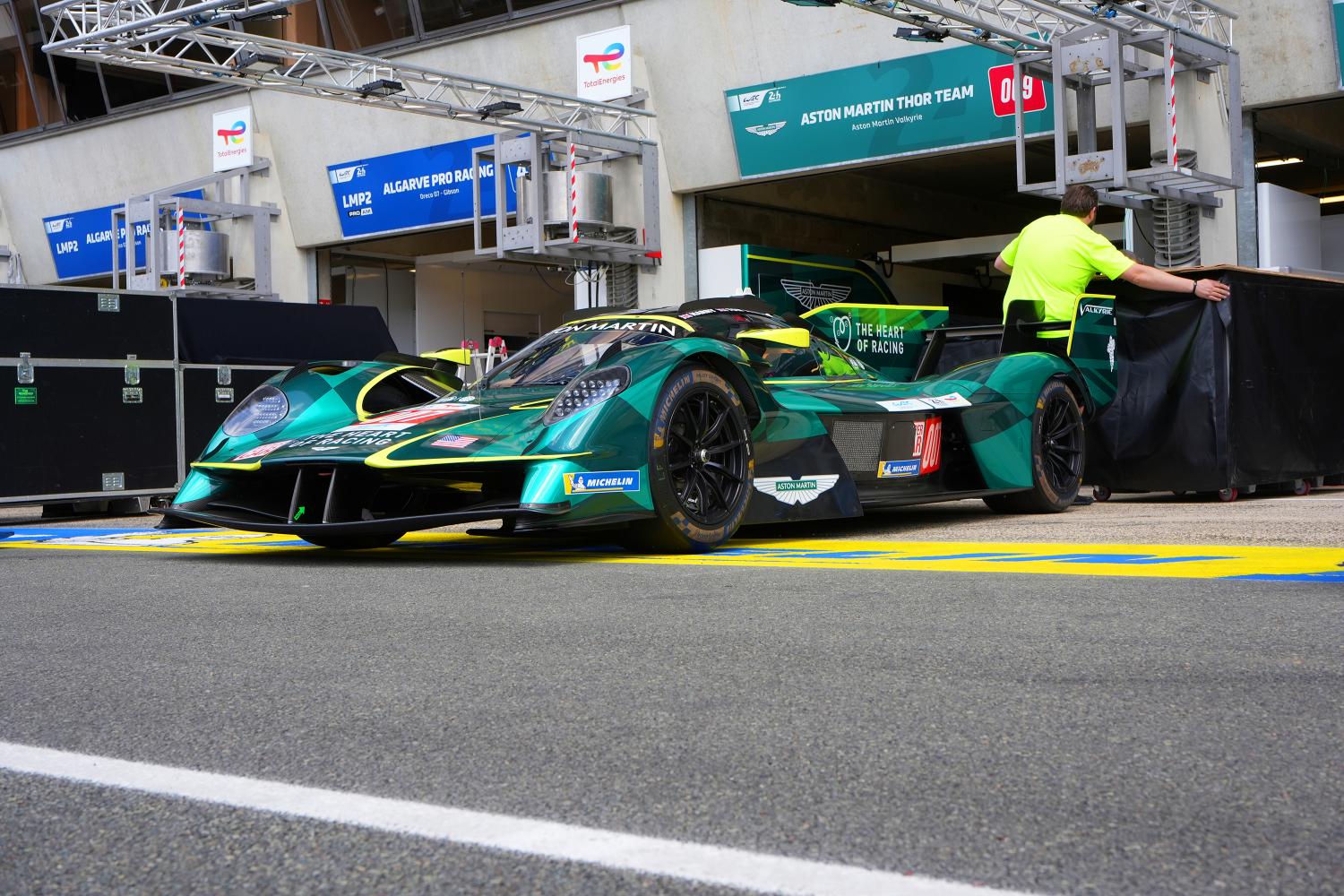 The Aston Martin Valkyrie under the microscope: when the road leads to Le Mans