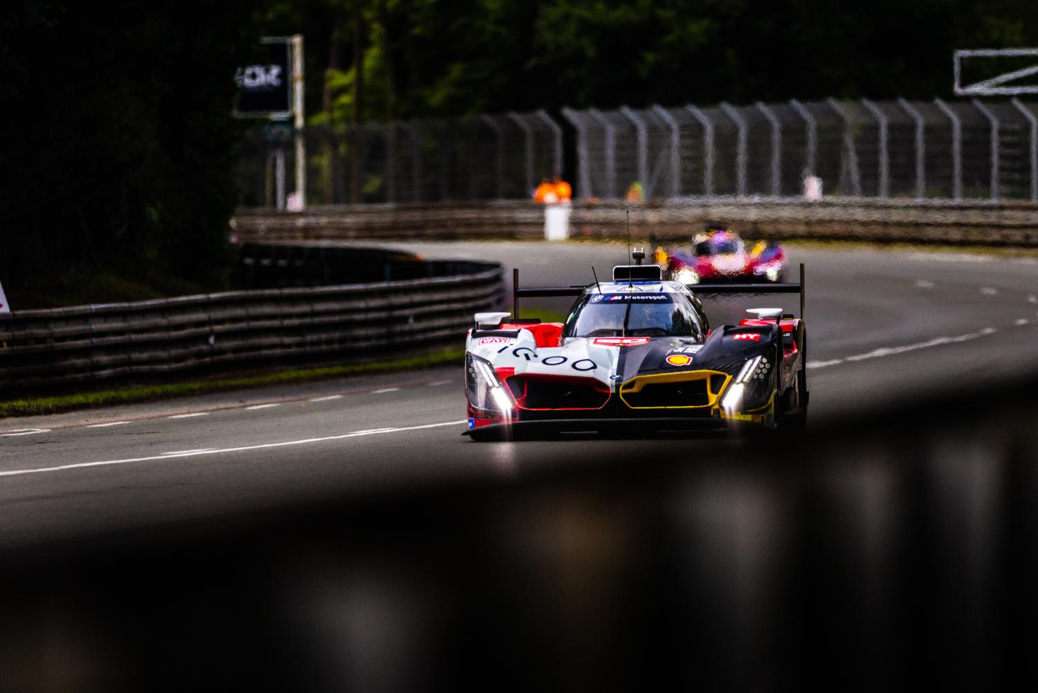 La ligne droite des Hunaudières resurfacée entre la chicane Daytona et Mulsanne