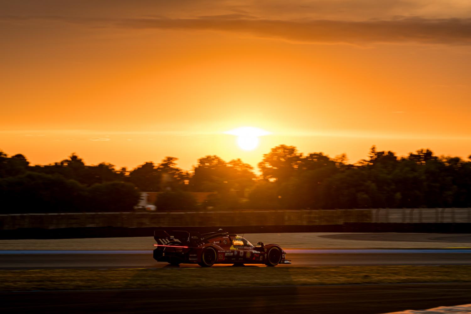 16-hour round-up: Two horse Ferrari race bolt away, with Porsche the last threat