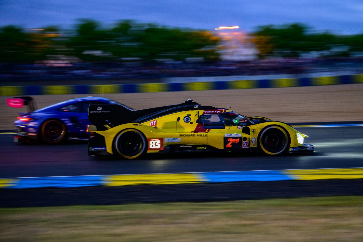 H+8 : Deux Ferrari en tête, la Porsche #6 à 15 secondes