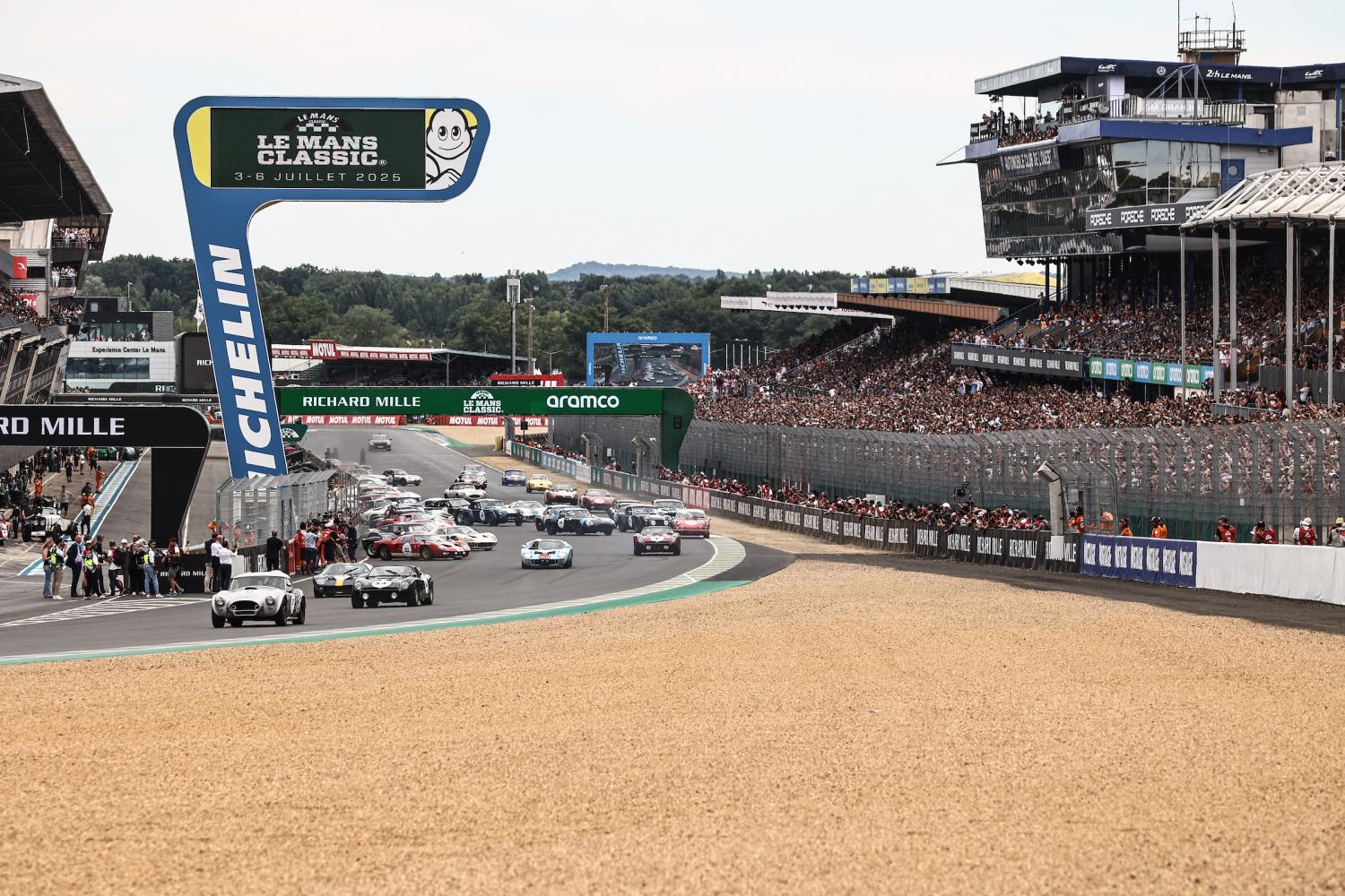 Un samedi au Mans Classic : de l’animation sur la piste comme en dehors !