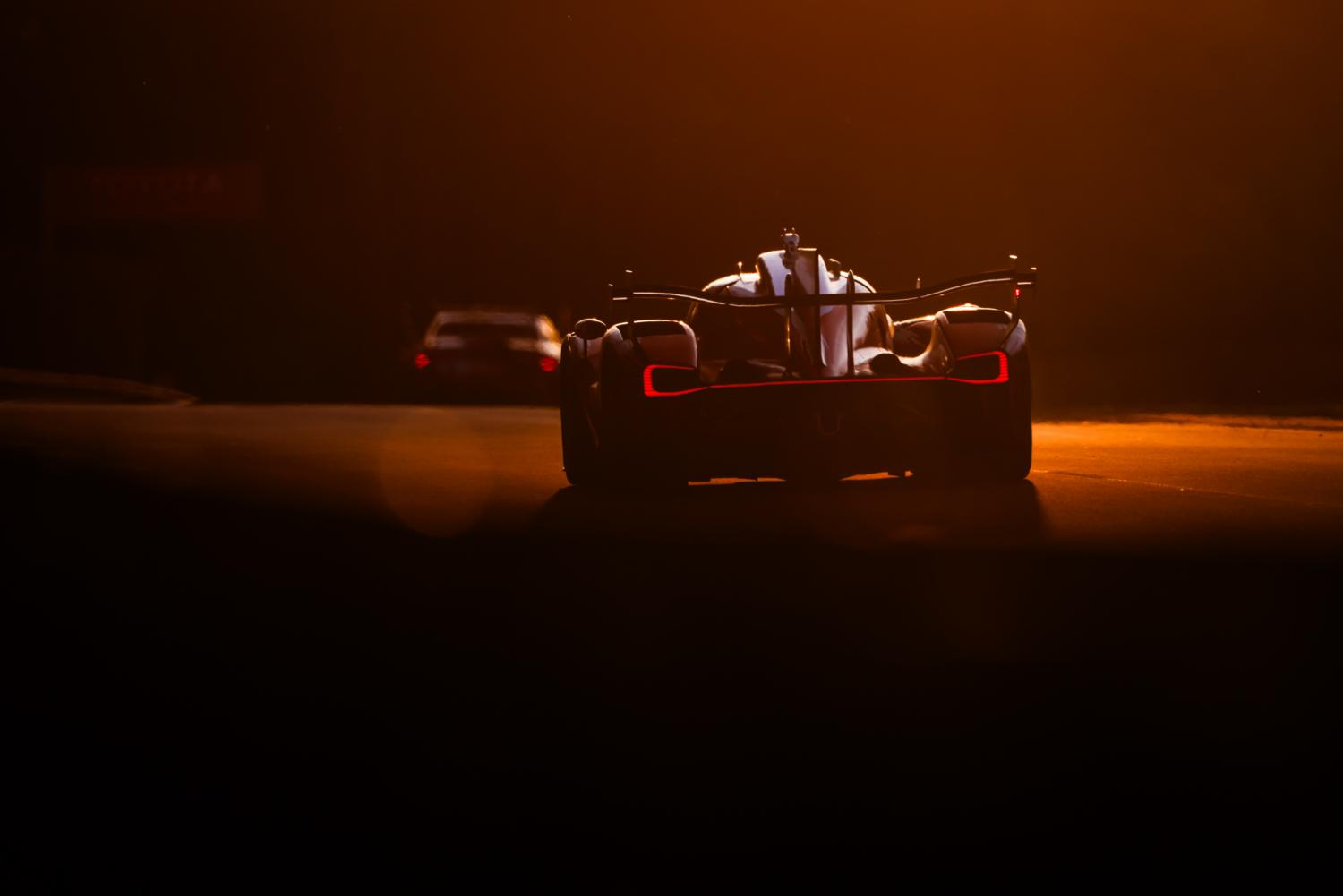 8-hour round-up: Four-car fight going into the night at Le Mans