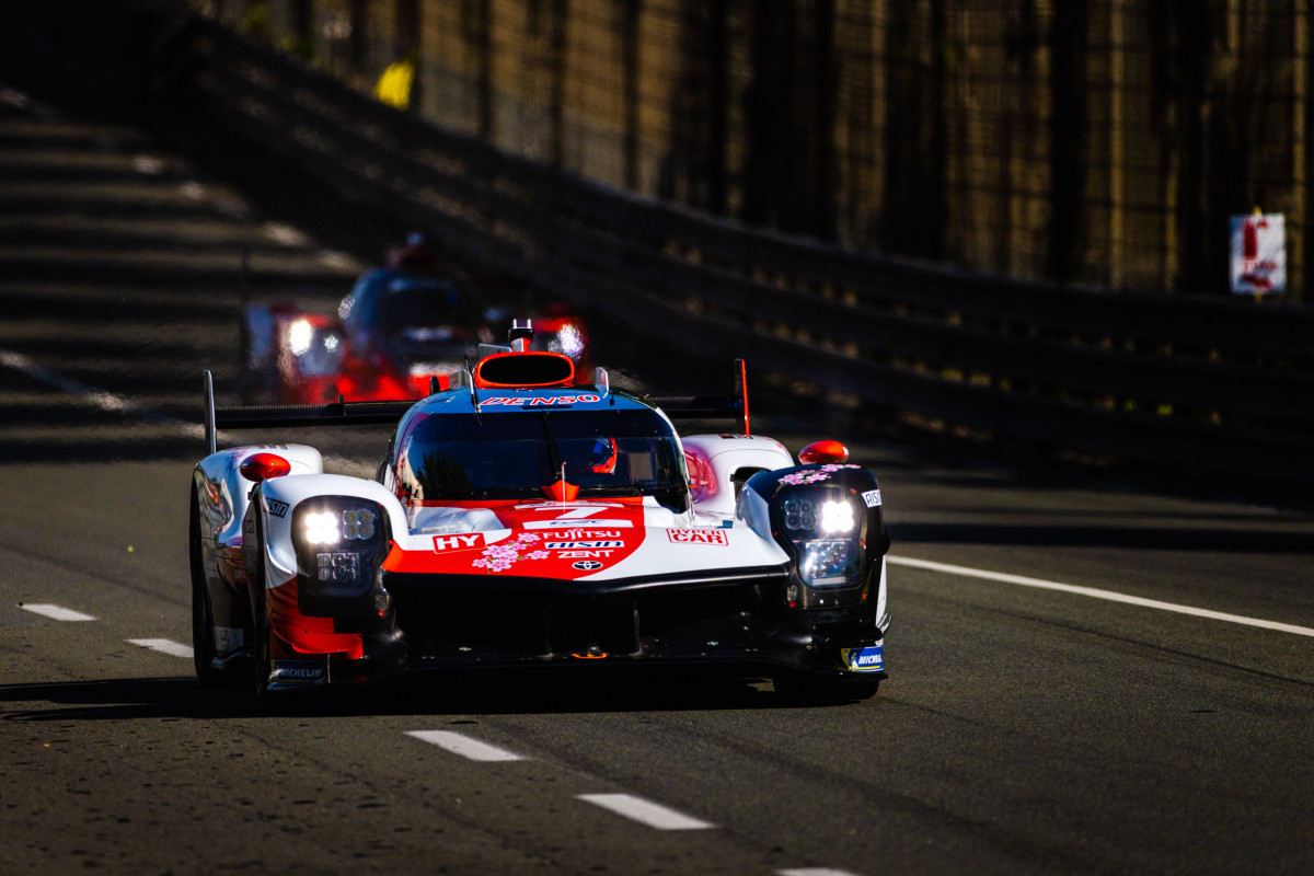 An asymmetrical livery design in the colours of the Land of the Rising Sun, adorned with a cherry blossom motif – it can only be the Toyota GR010 Hybrid
