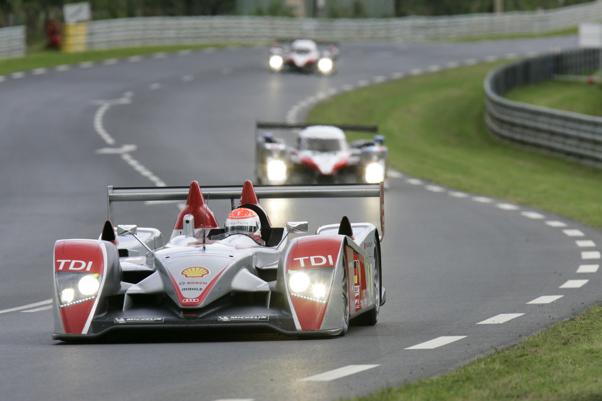 l'Audi R10 TDI utilisait un pourcentage de gazole synthétique, appelé GTL, développé dans une usine pilote par Shell.