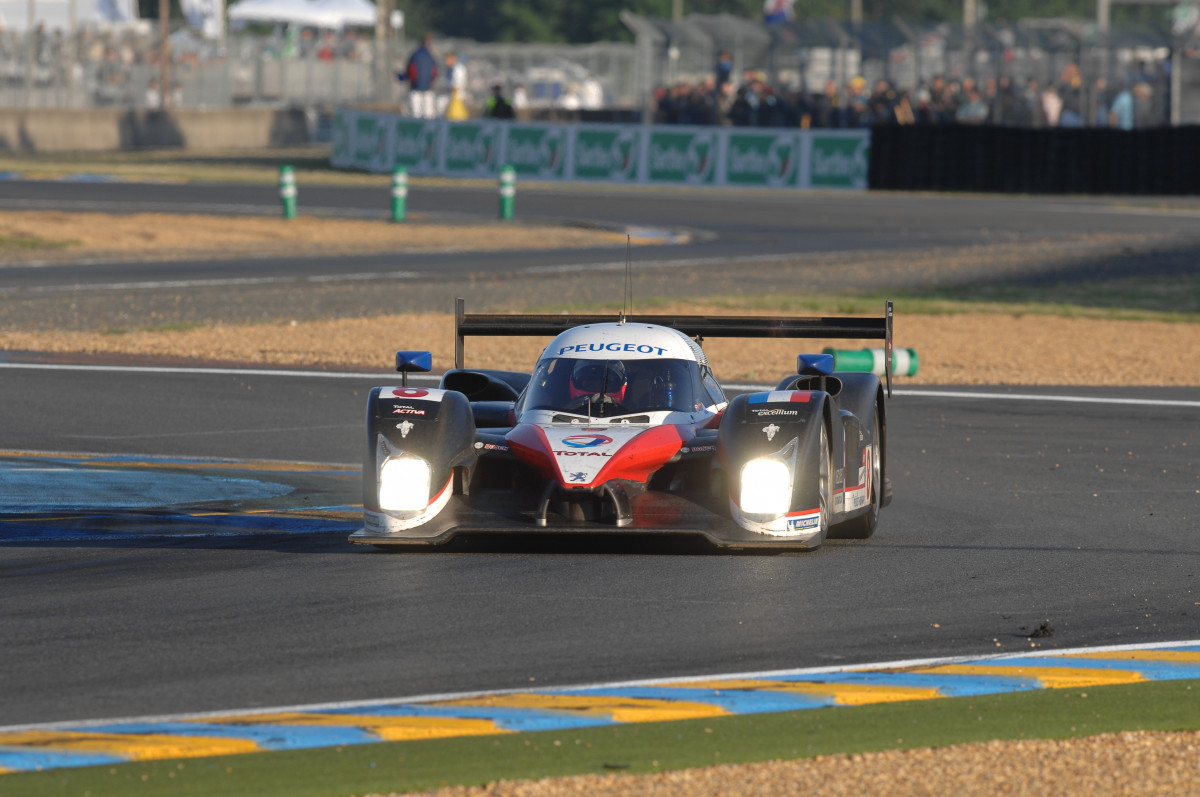 La première Peugeot 908 HDi FAP dans ses œuvres.