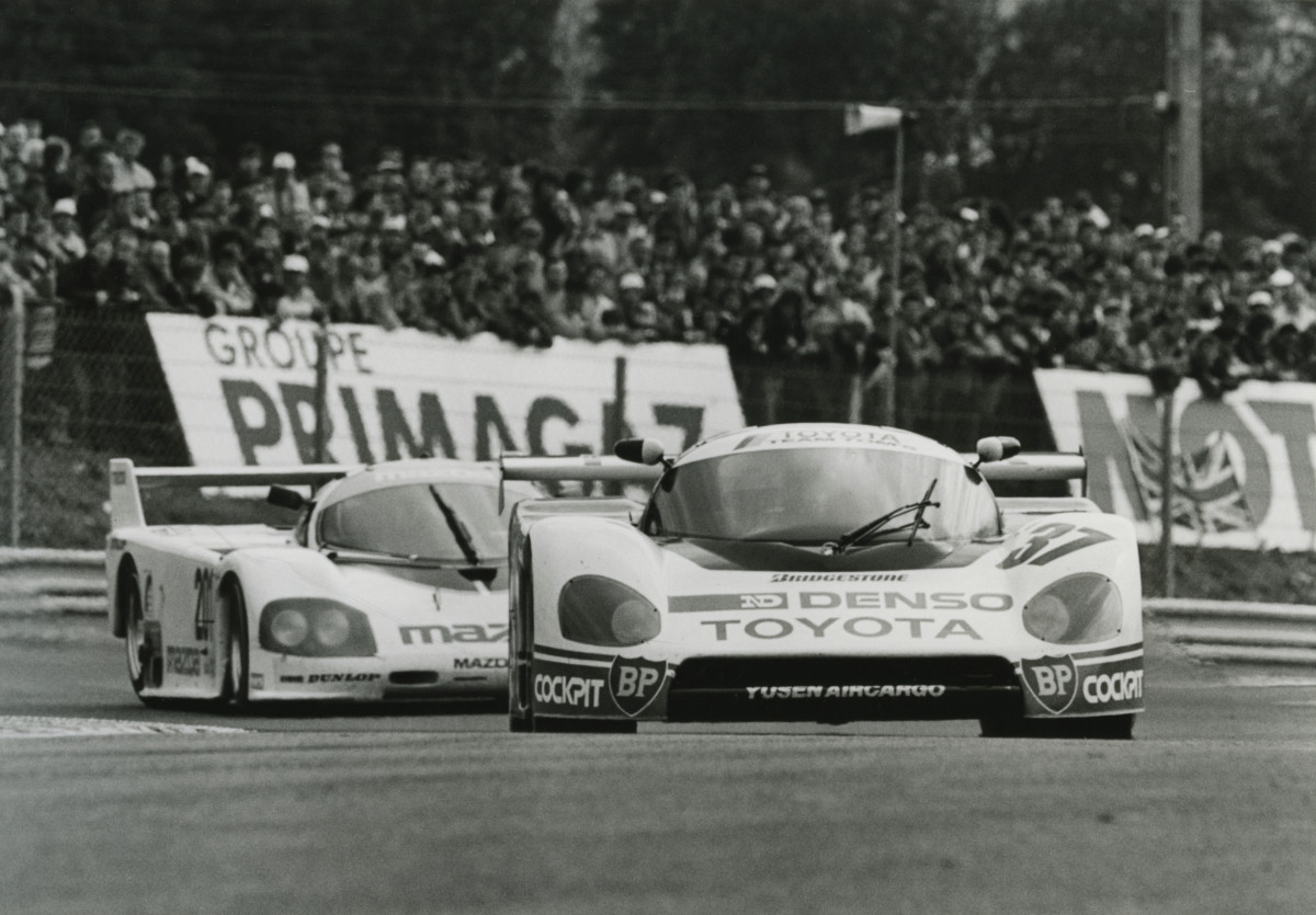 In 1987, Sekiya shared driving duties with Hoshino – as in 1985 – and Tiff Needell, who had one F1 Grand Prix start to his name.
