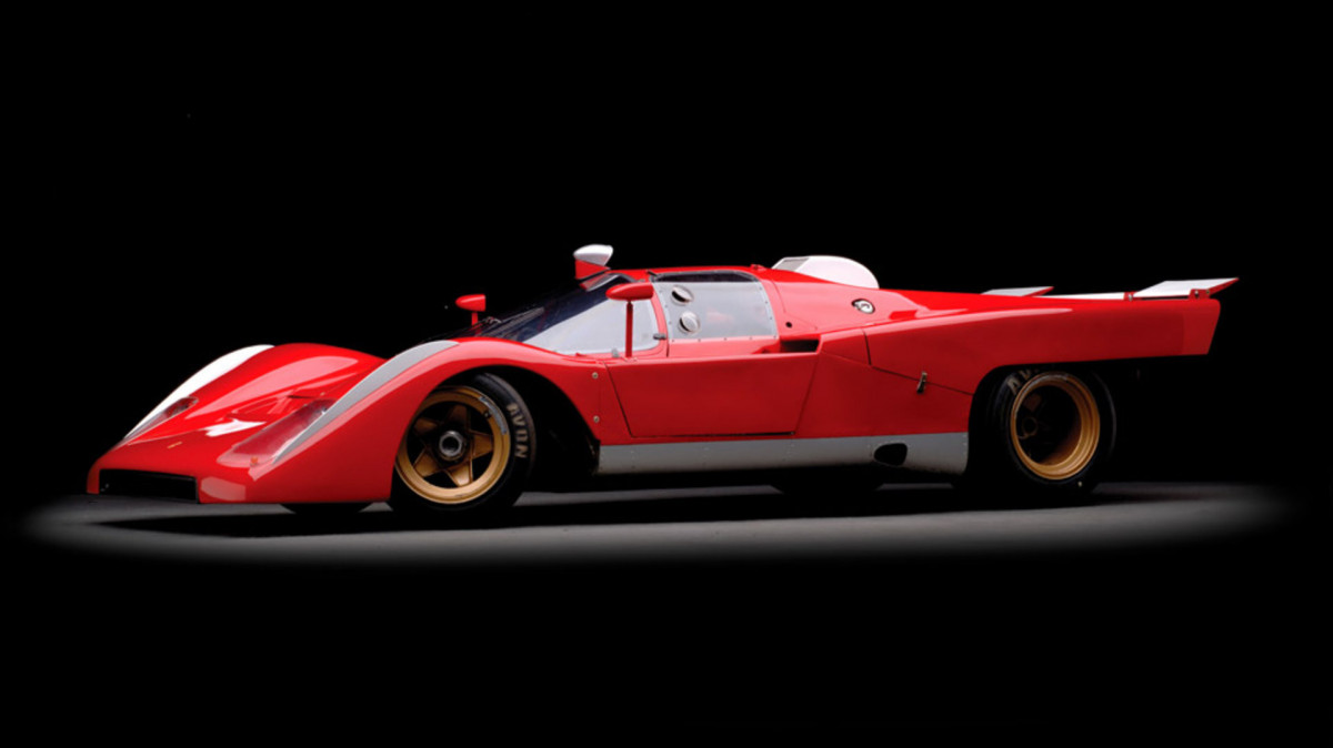 The Ferrari 512 M, a dream car released in several versions, including a 512 M/P modified by Penske, decorated in blue.