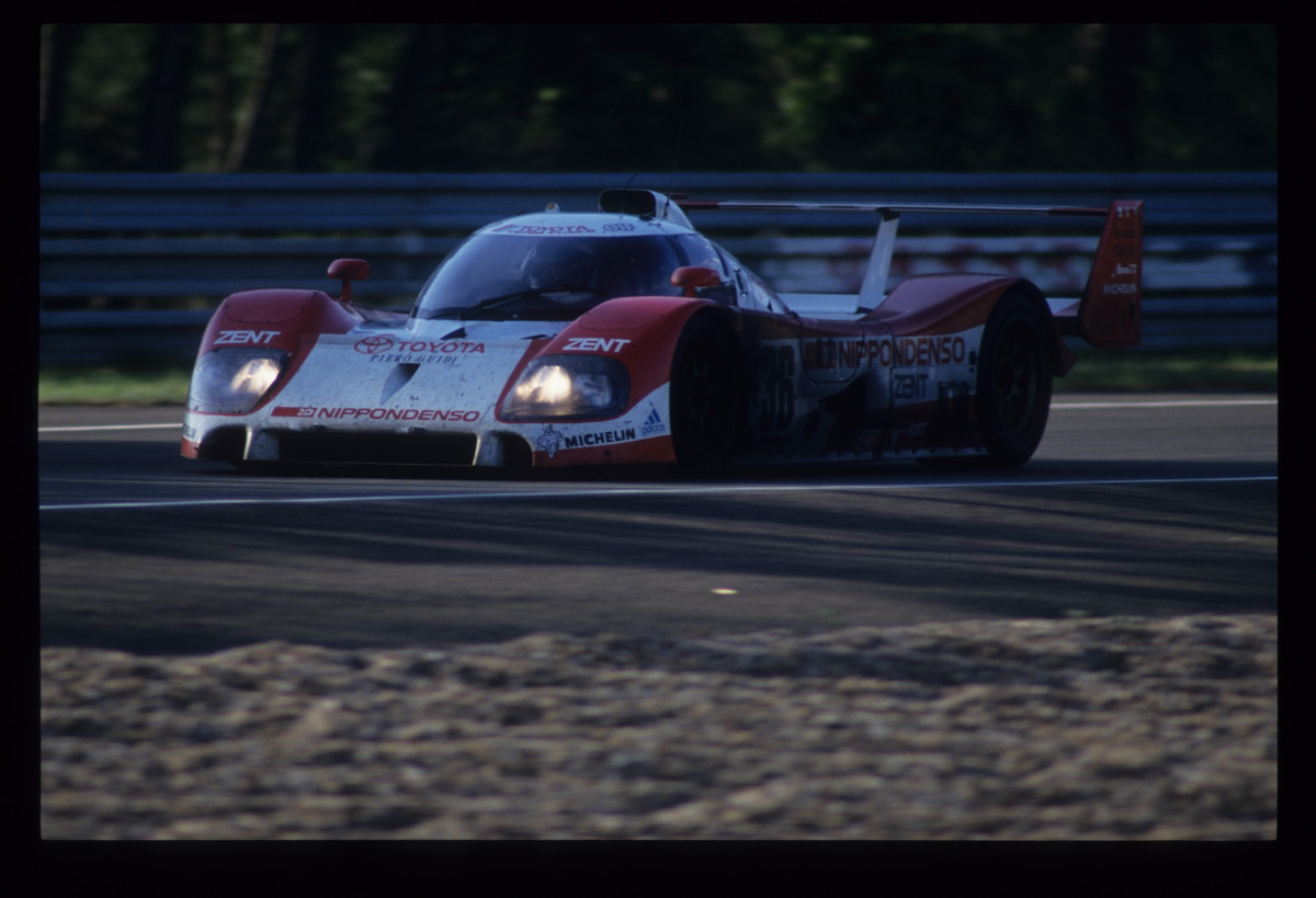 Les TS010 ne sont sorties qu'aux 24 Heures du Mans en 1993 ! Le célèbre championnat du Japon de sport-prototypes a aussi été annulé, comme le mondial.