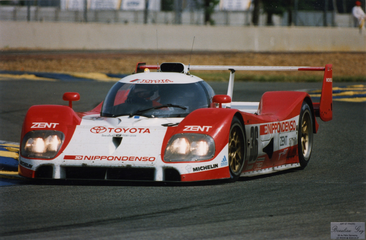 La Toyota TS010 pouvait générer plus de trois tonnes d'appui aérodynamique. La plus performante de toutes sur ce plan.