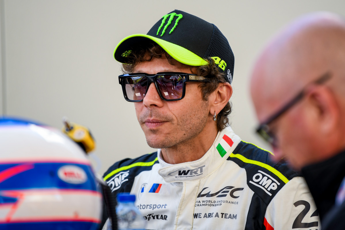 Valentino Rossi est tellement populaire que dans son village de Tavullia, en Italie, la vitesse est limitée à... 46 km/h !