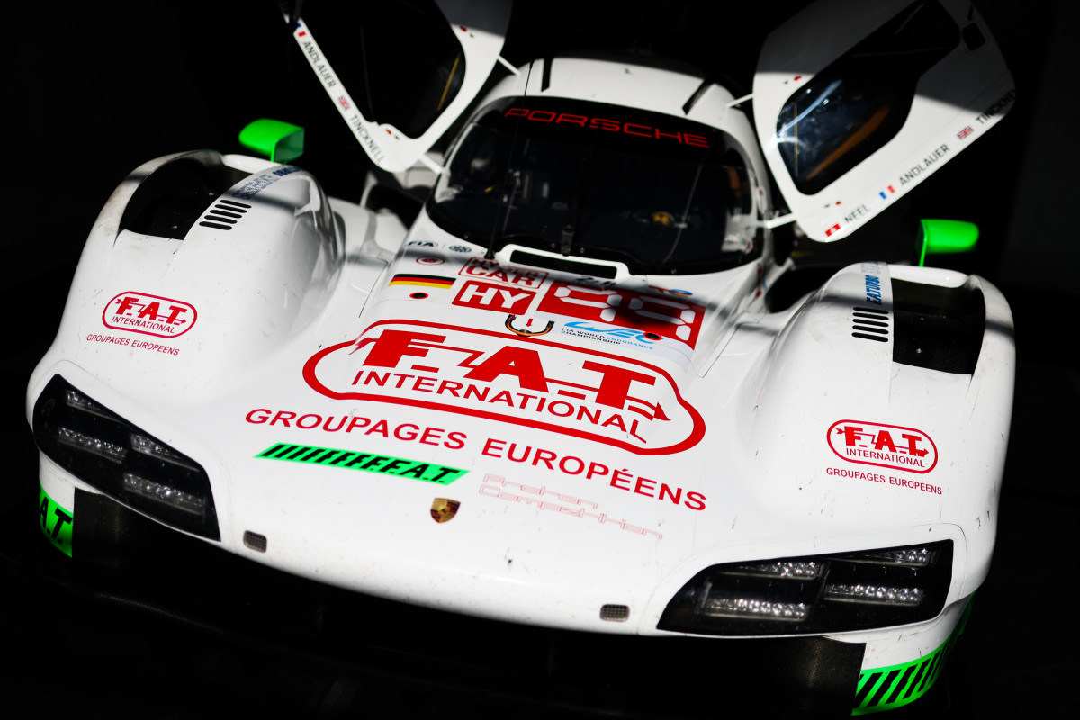 The livery of Proton Competition's #99 Porsche 963 is a nod to Joest Racing's 962C, winner of the 1989 480 km of Dijon (the German marque's last victory in the Group C era).