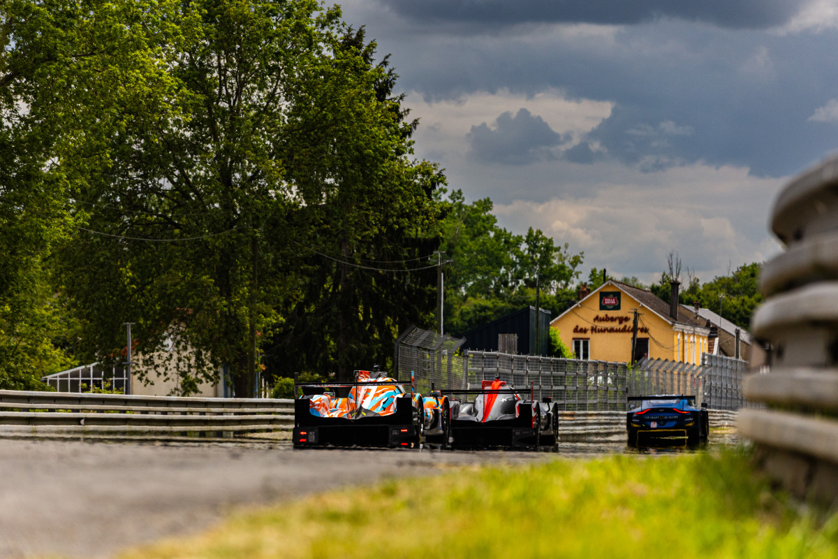 The Mulsanne Straight's two chicanes are the most demanding braking zones at the circuit. Cars reach speeds of more than 320 kph before braking hard heading into the tight corners.