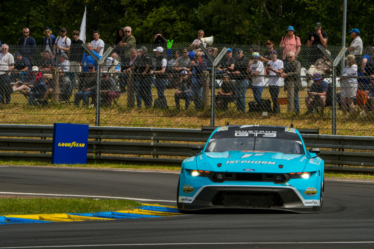 Pour la première séance qualificative avec la présence de la catégorie LMGT3 au Mans, c’est la Ford Mustang LMGT3 #77 Proton Competition qui s’illustre avec Ben Barker au volant.