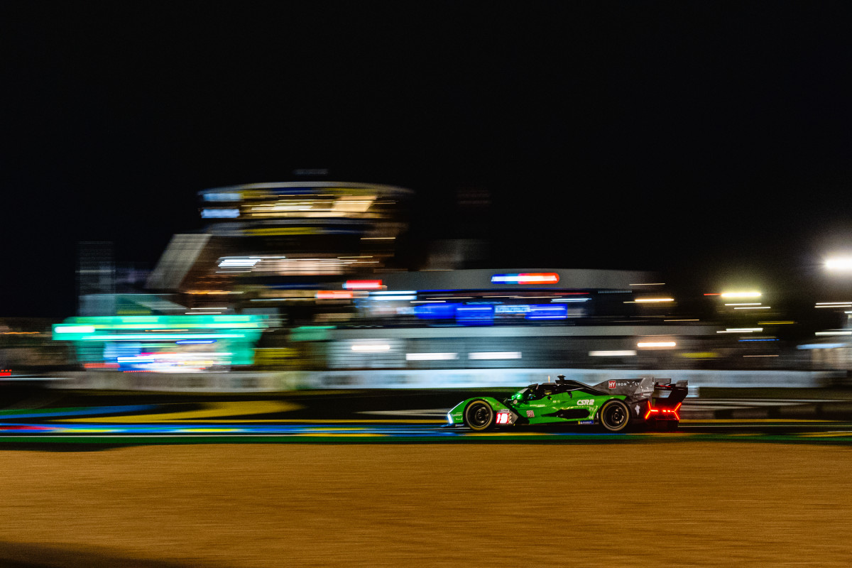 Seul au volant, la nuit, entre les arbres ou ici au Raccordement : Romain Grosjean va retrouver la magie du Mans.