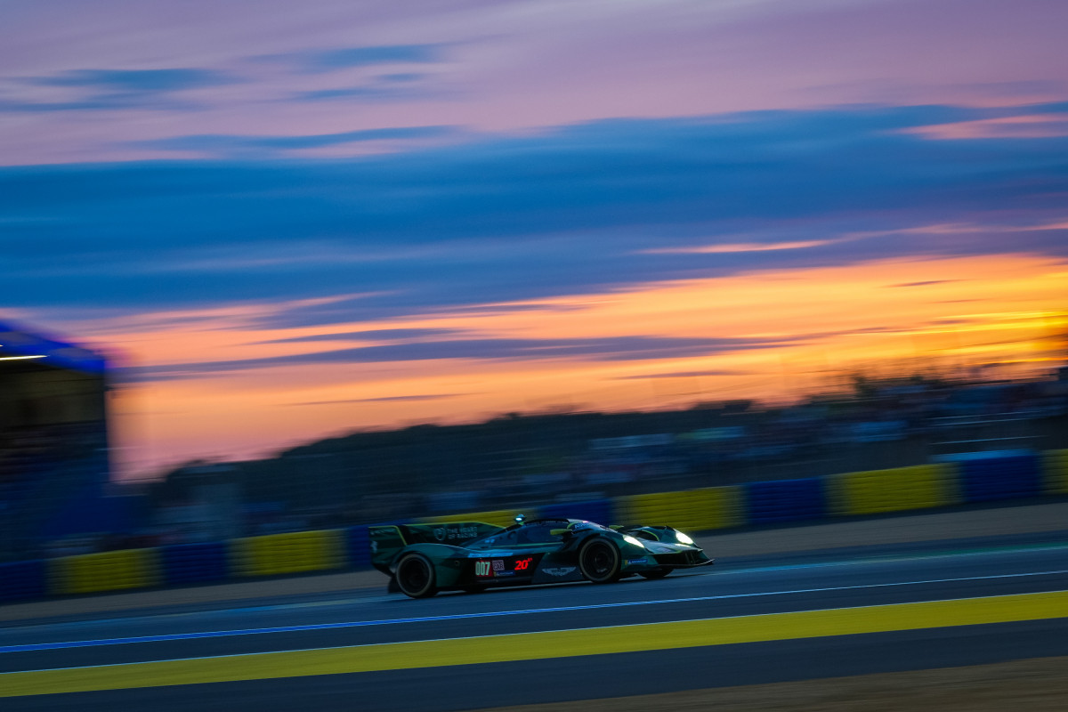 Les deux Aston Martin Valkyrie se montrent fiables pour leur première participation aux 24 Heures du Mans.