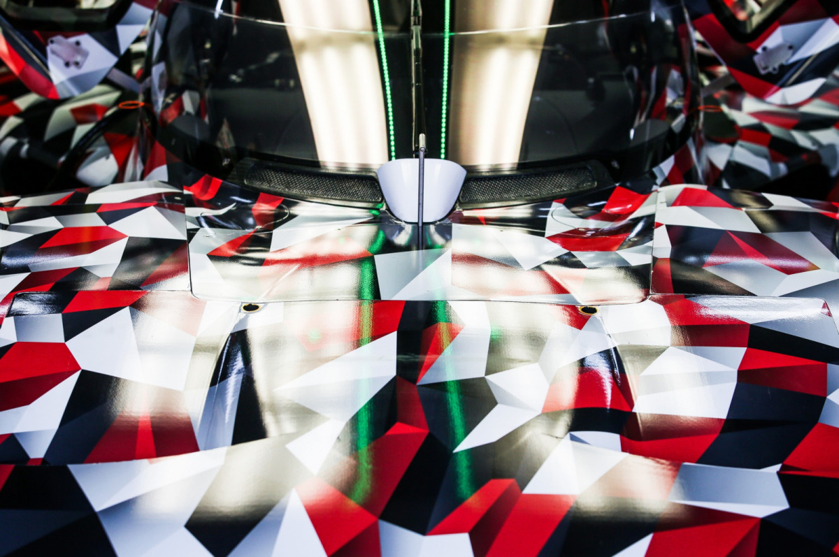 Lors de ses premiers essais en novembre 2020, la Toyota GR010 Hybrid s'était parée d'une décoration camouflage.