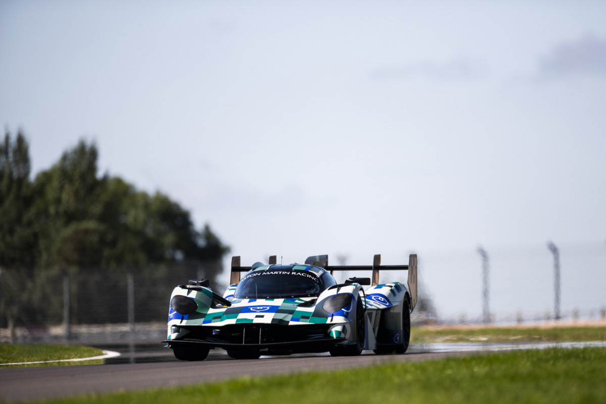 C'est en juillet 2024 que l'Aston Martin Valkyrie de l'équipe The Heart Of Racing a pris la piste pour la première fois au Royaume-Uni.