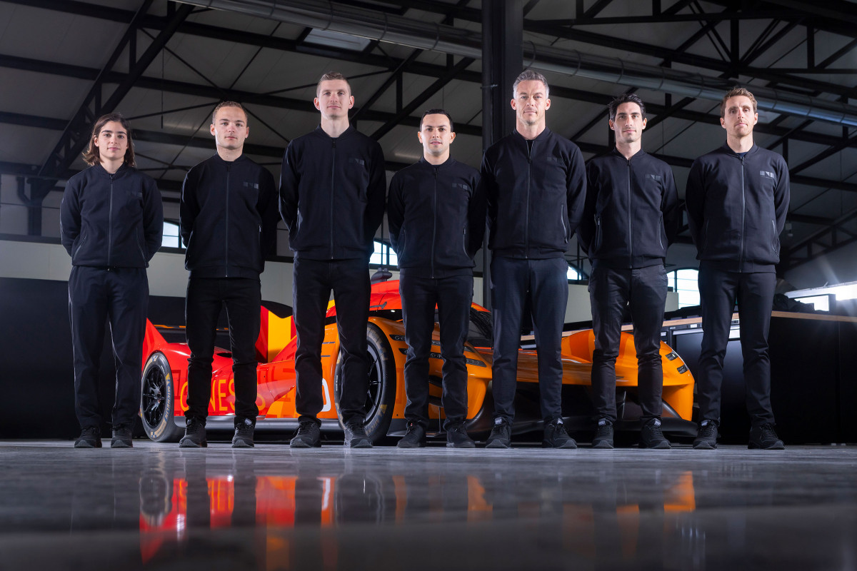 De gauche à droite : Jamie Chadwick, Mathys Jaubert, Mathieu Jaminet, Pipo Derani, André Lotterer, Paul-Loup Chatin et Daniel Juncadella.
