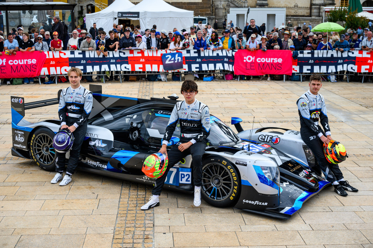 L'Oreca 07-Gibson #37 de CLX Motorsport avec (de gauche à droite) Theodor Jensen, Ian Aguilera et Adrien Closmenil.