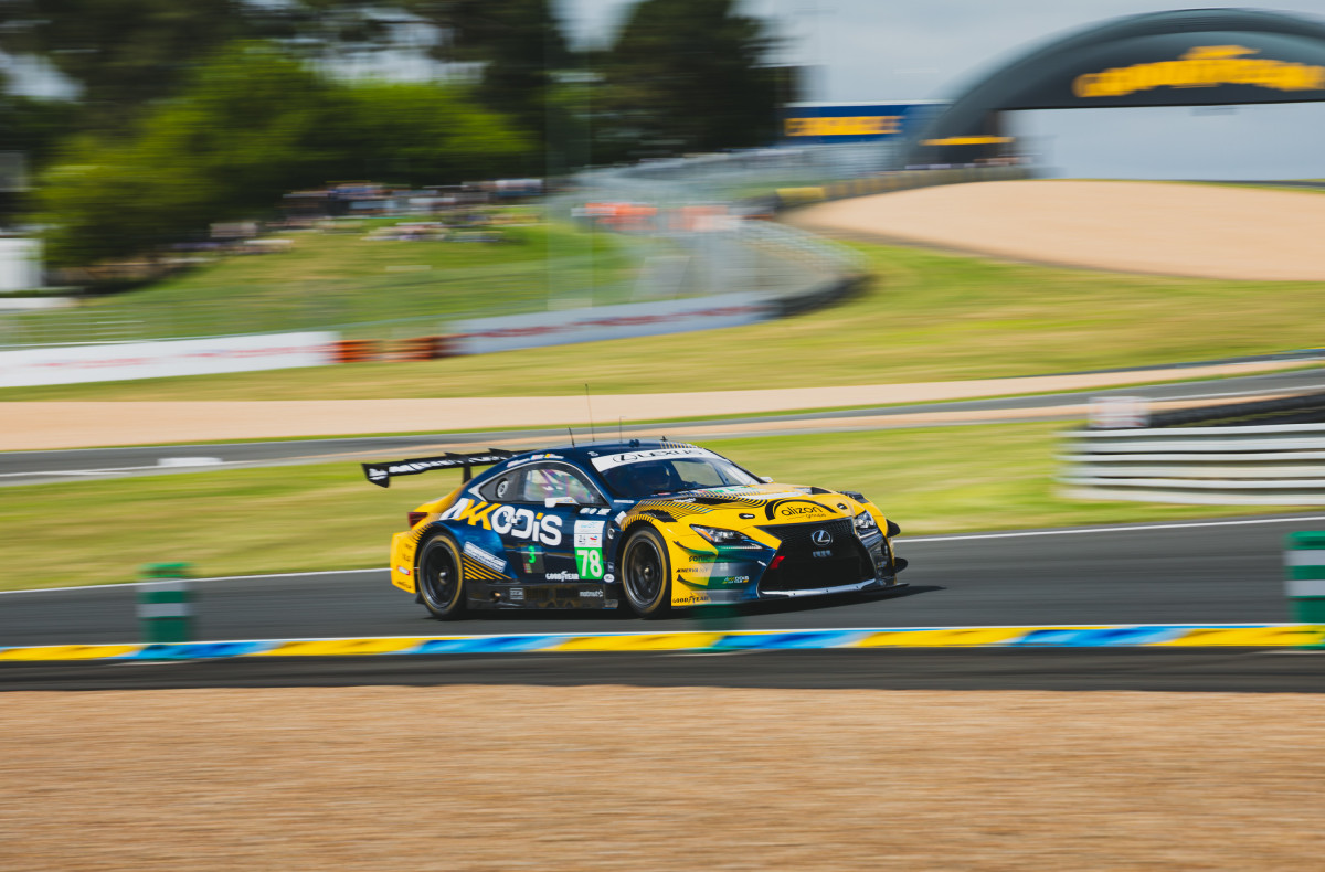 Cette année, les ingénieurs Lexus ont réussi à faire perdre 25 kg à la RC F LMGT3. Une différence significative. Les voitures de cette catégorie doivent peser, au minimum, 1245 kg.