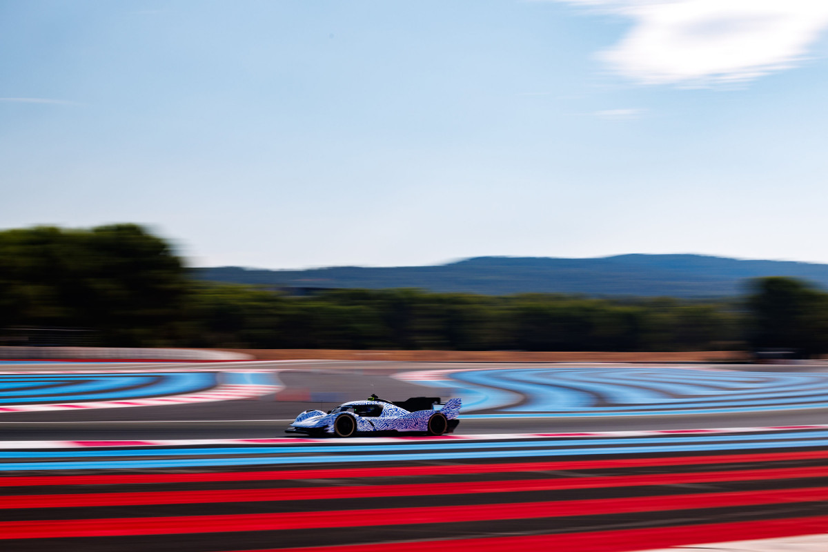 Ford a débuté le développement de son Hypercar en août dernier. Depuis, le constructeur américain a poursuivi ses essais sur les circuits de Portimão et Silverstone.